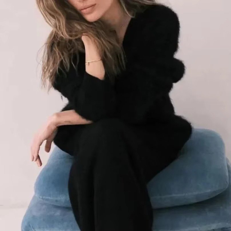 Women's Oversized V-Neck Cardigan - Black