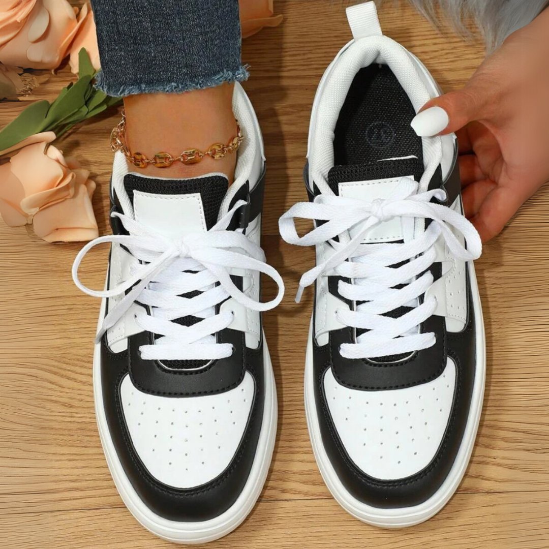 Women's Platform Lace-Up Leather Trainers - Black