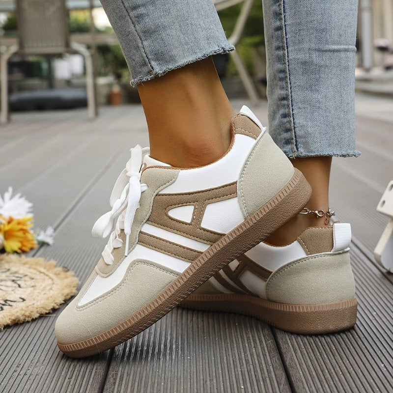 Women's Retro Low-Top Lace-Up Leather Trainers