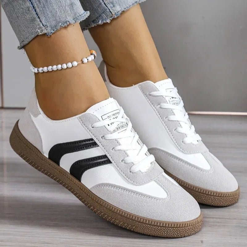 Women's Low-Top Suede Lace-Up Trainers - Black