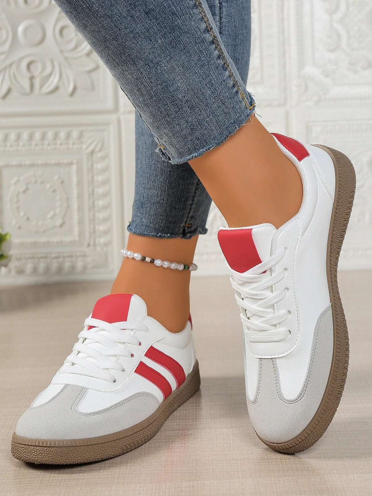 Women's Low-Top Suede Lace-Up Trainers