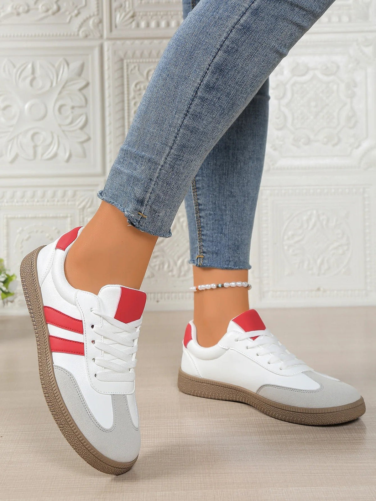 Women's Low-Top Suede Lace-Up Trainers