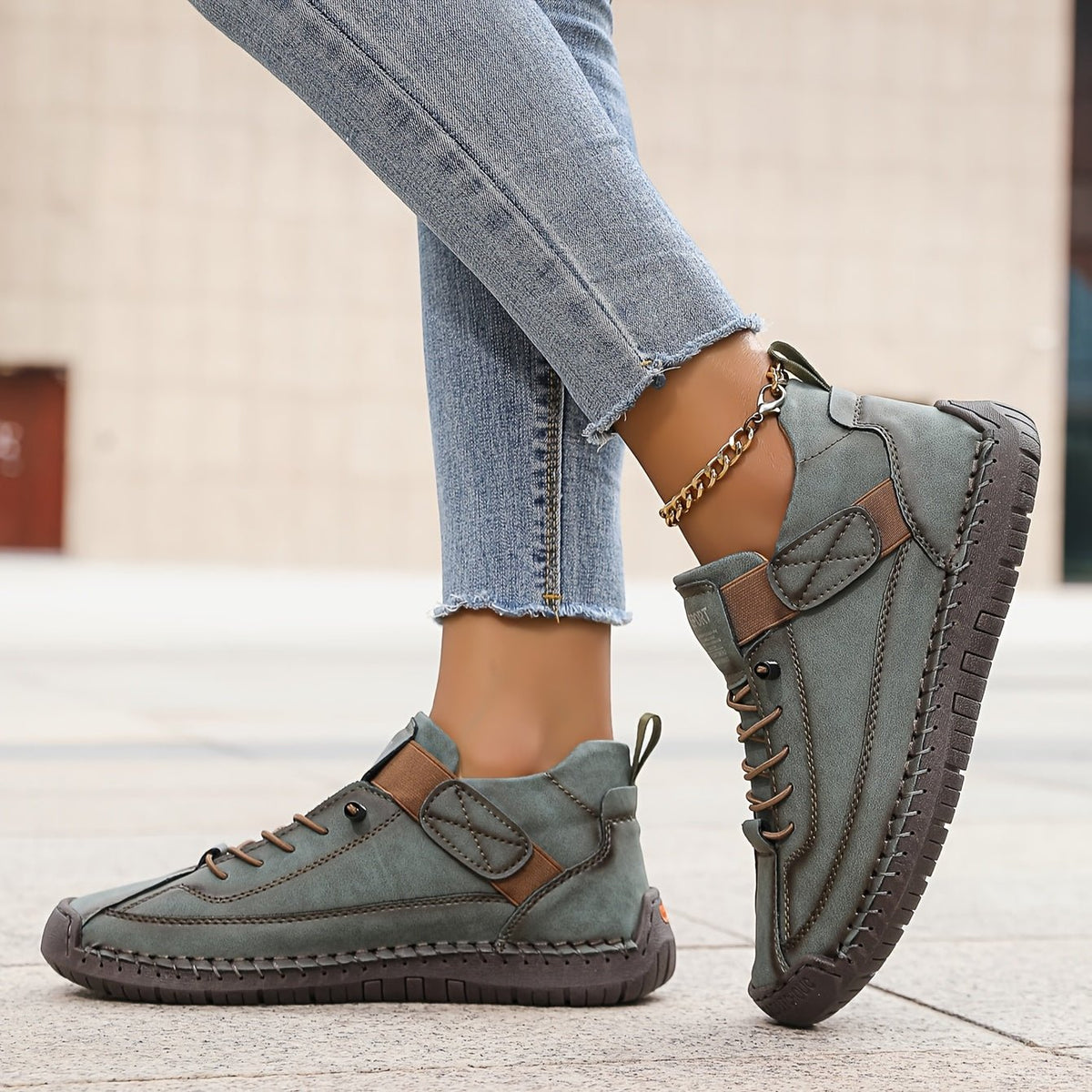 Women's Low-Top Slip-On Leather Trainers