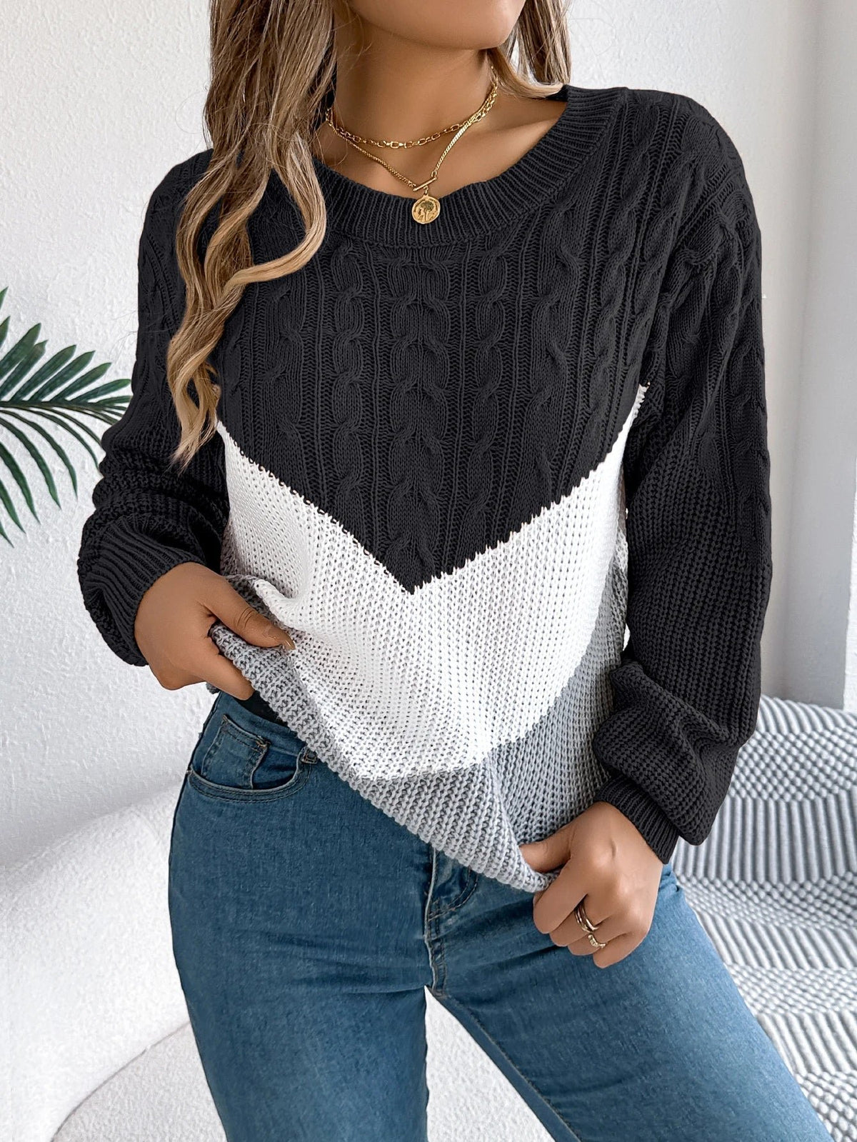 Women's Chunky Cable Knit Jumper - Black