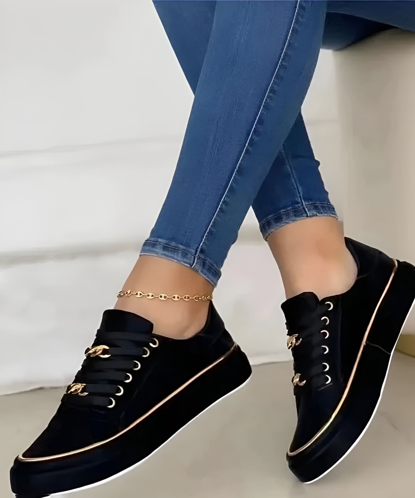 Women's Chunky Platform Lace-Up Leather Trainers - Black