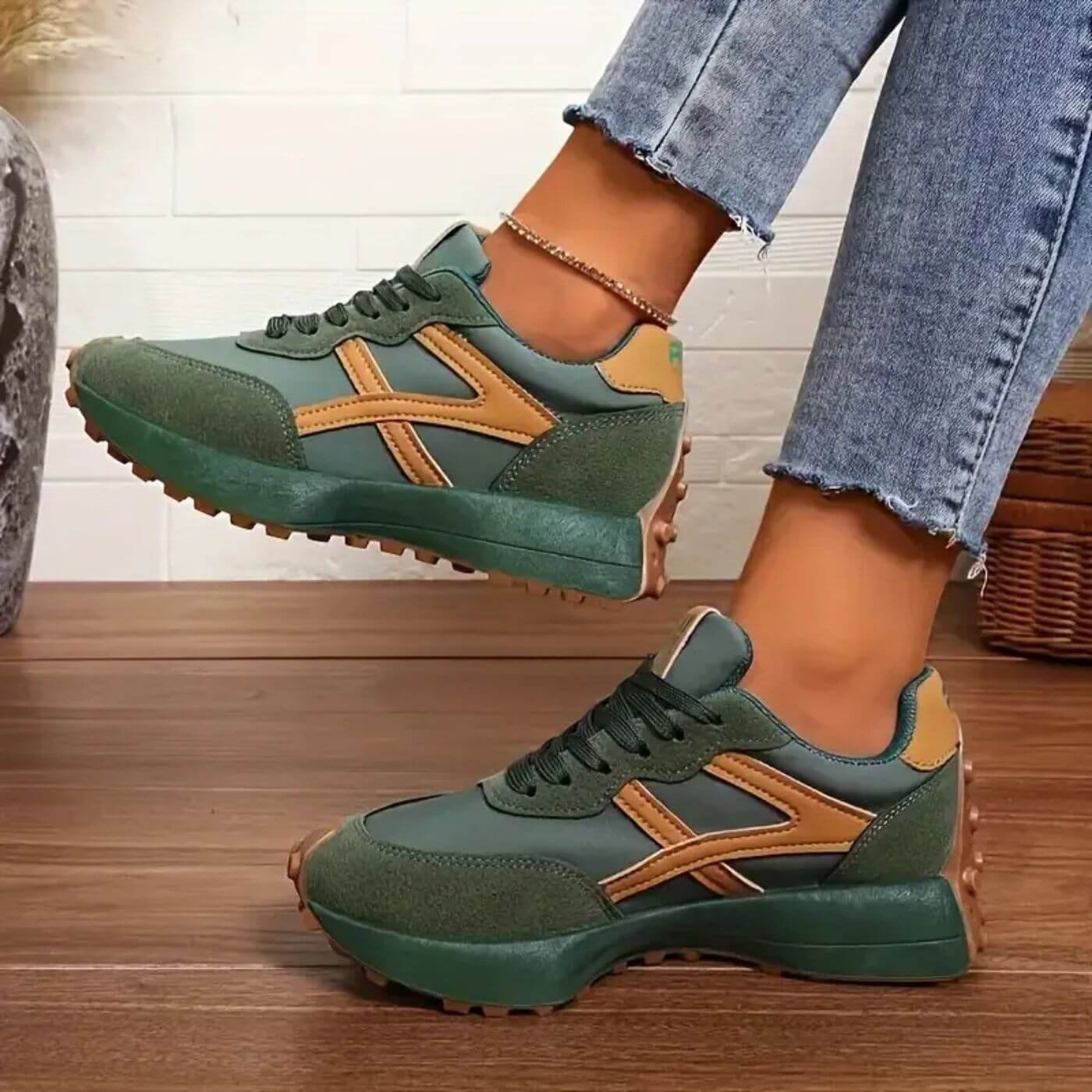Women's Platform Lace-Up Leather Trainers - Green