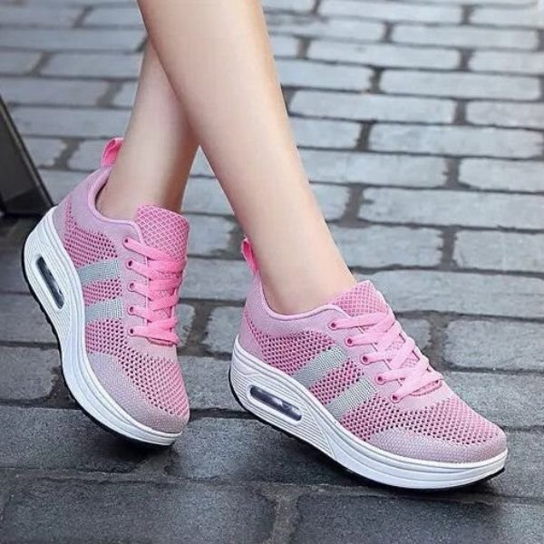 Women's Knit Platform Lace-Up Trainers - Pink