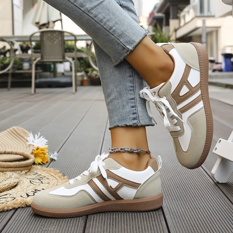 Women's Retro Low-Top Lace-Up Leather Trainers