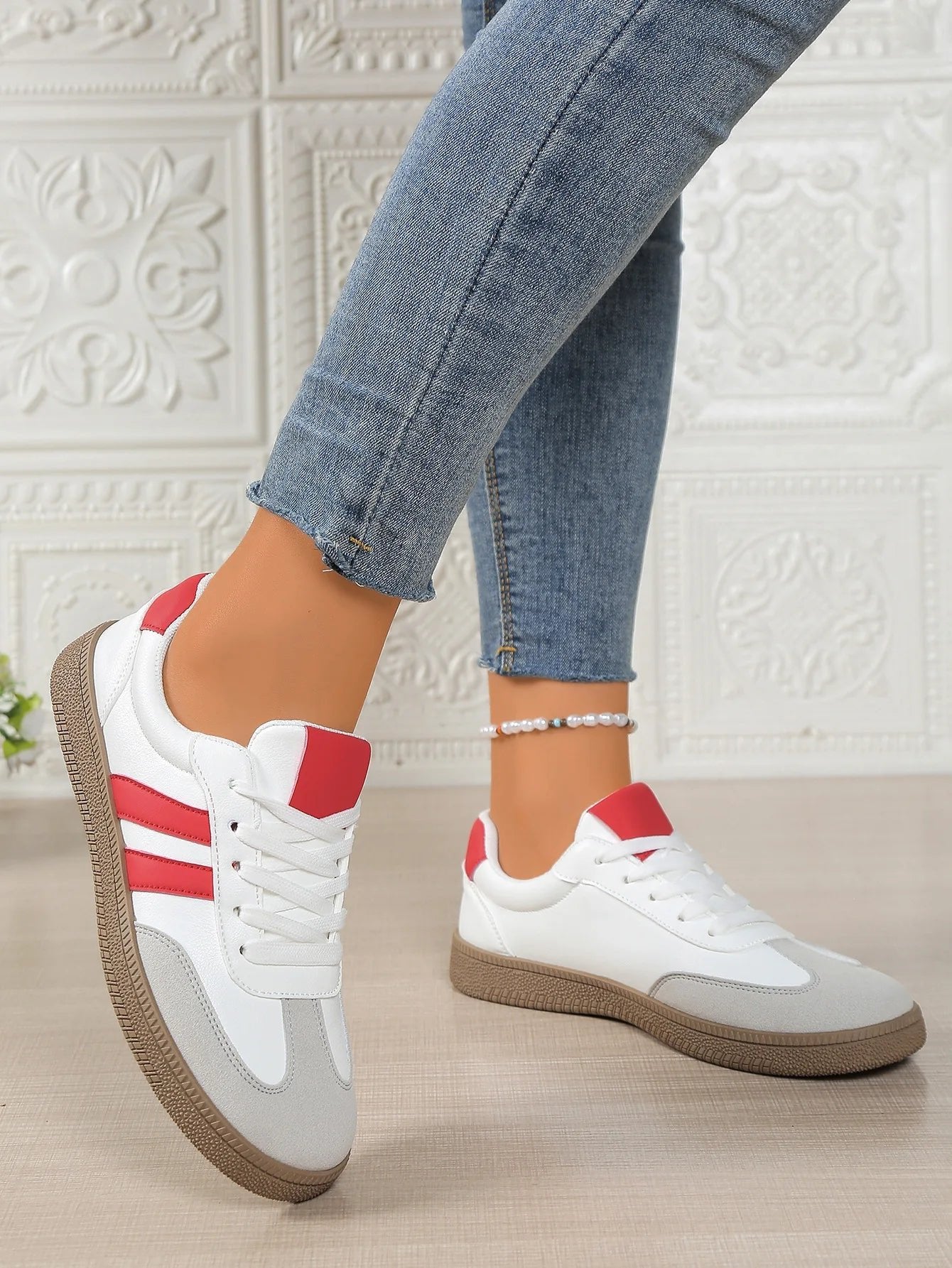 Women's Low-Top Suede Lace-Up Trainers