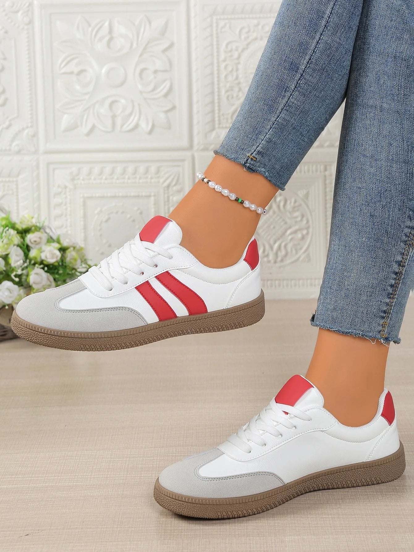 Women's Low-Top Suede Lace-Up Trainers - Red