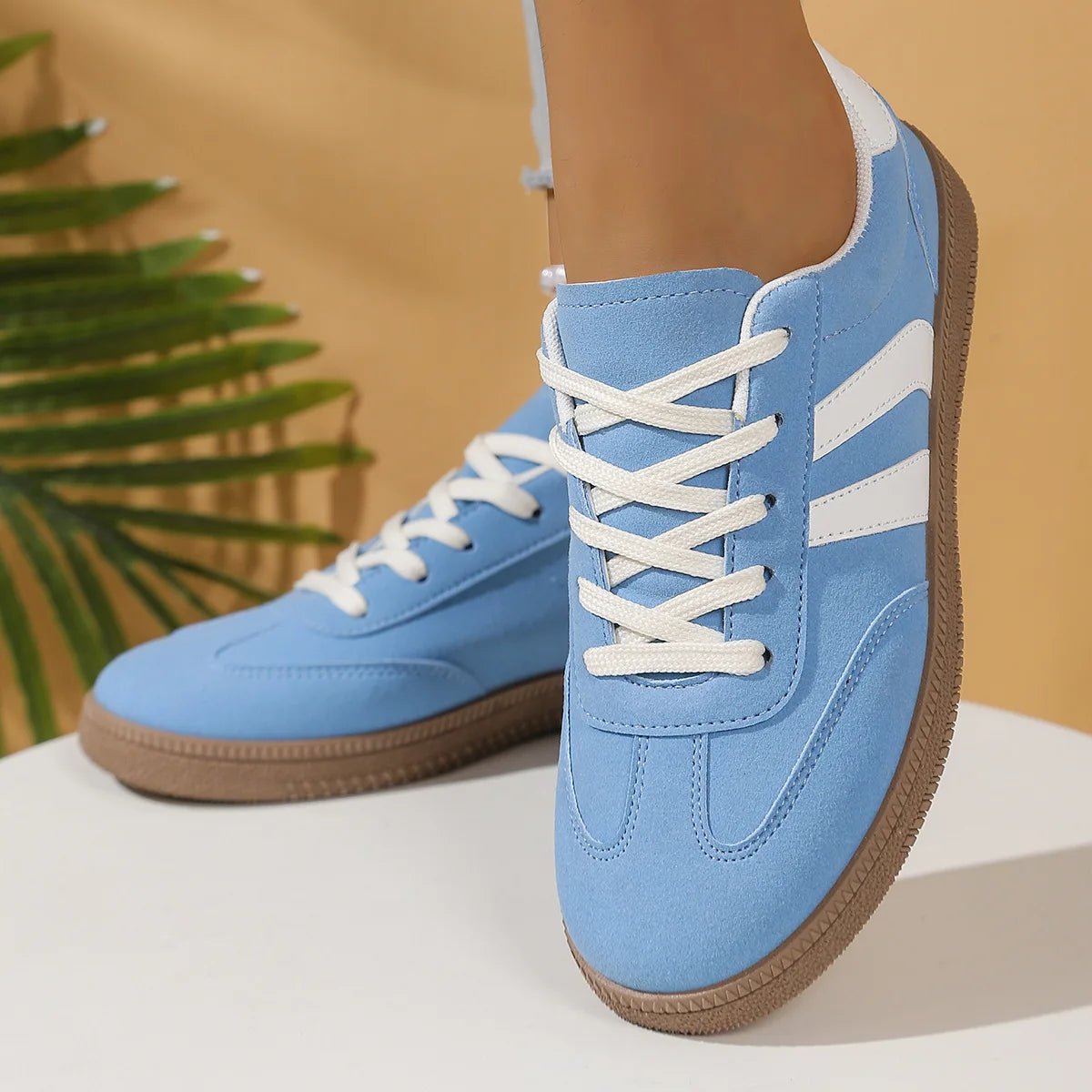 Women's Low-Top Suede Lace-Up Trainers