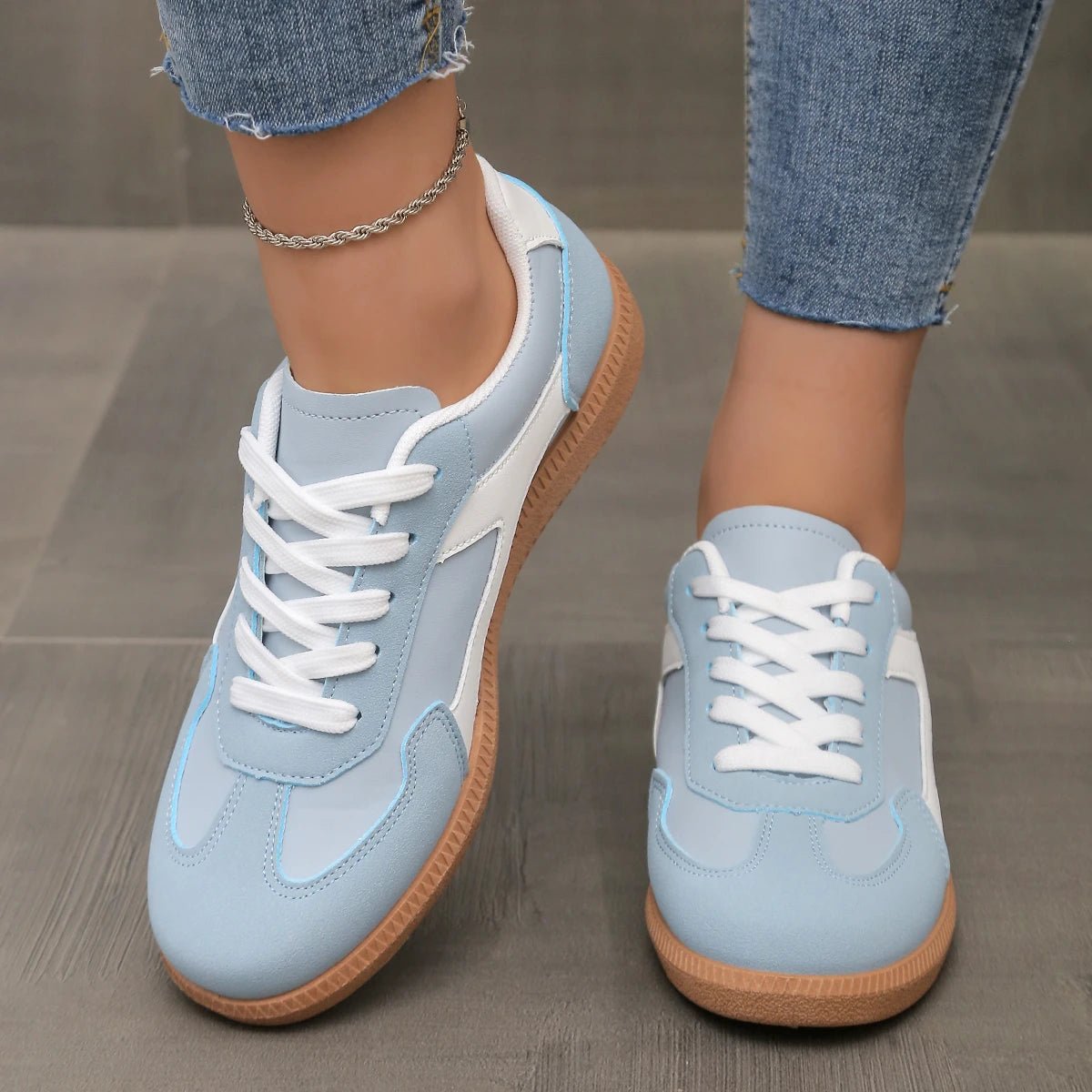 Women's Low-Top Lace-Up Leather Trainers